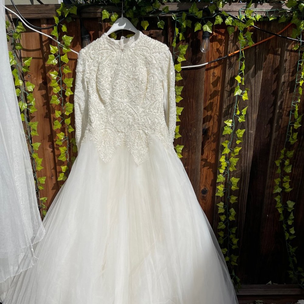WEDDING DRESS LONG SLEEVE - Picture 10 of 12